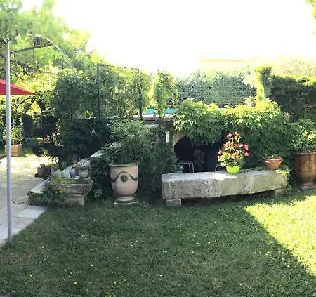 L'oustau Du Comtat